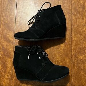 Tom’s black wedge booties
